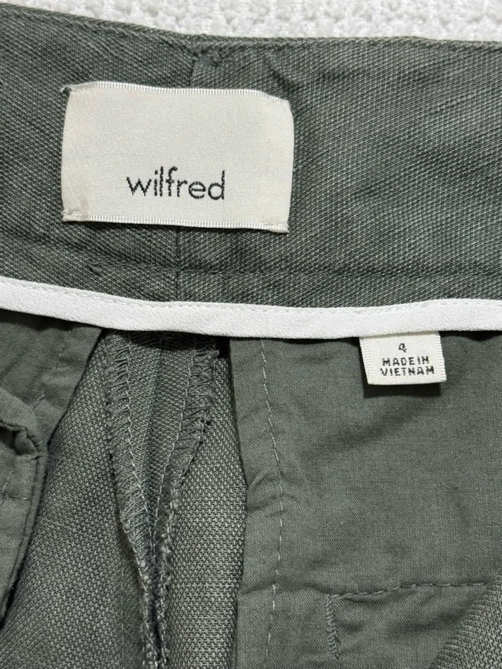 Aritzia Wilfred Allant Linen-Blend Pants in an olive green shade size 4